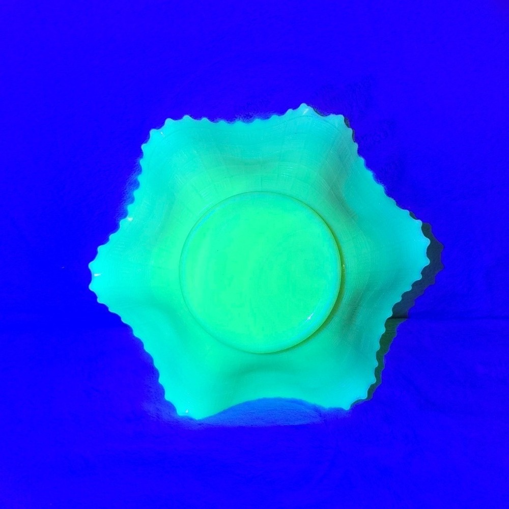 Vintage Northwood Uranium Custard Glass Bowl Grape & Cable Pattern Bowl 7.5" - Picture 4 of 7